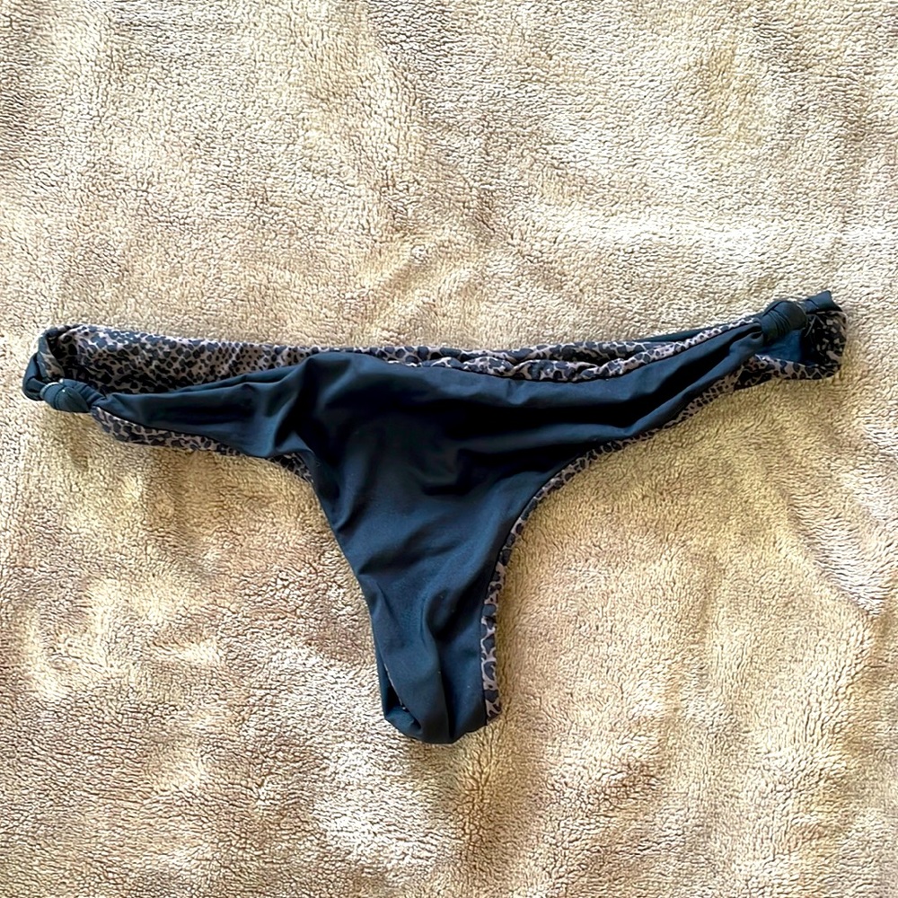Acacia bottoms black size m
